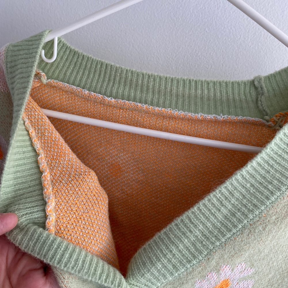 Light green cardigan/sweater, white & orange daisies.One size.Fun & flattering - Picture 4 of 12
